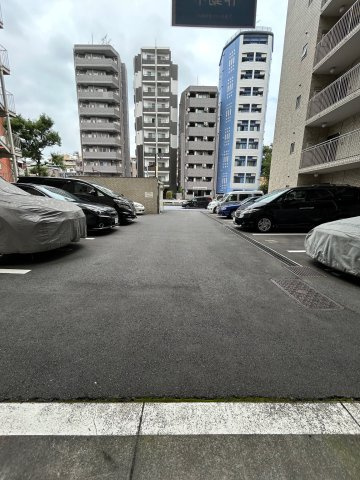 下落合ハウスの駐車場