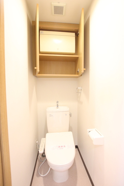 温水洗浄便座機能付きのトイレ