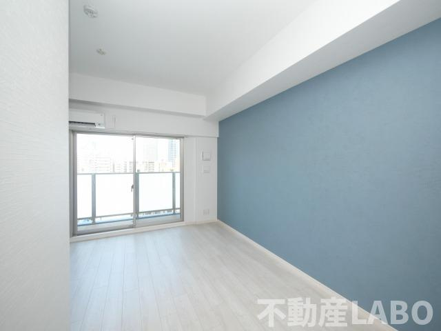 Alivis北梅田の洋室