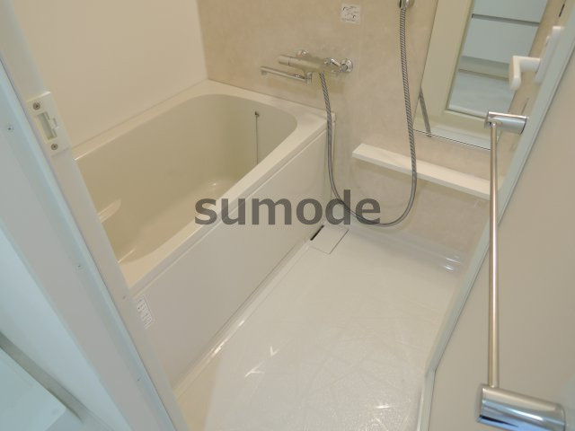 ＡＺＵＲＥ京口の浴室