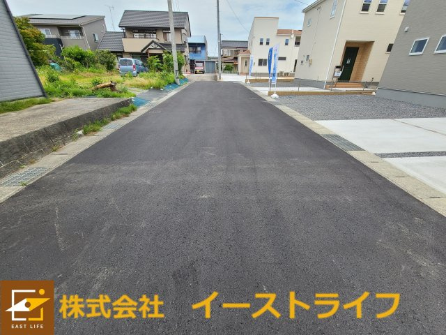 【新築戸建】値下げ！平泉崎第6※子育て支援対象※の前面道路含む現地写真|建物東側4.9ｍ前面道路