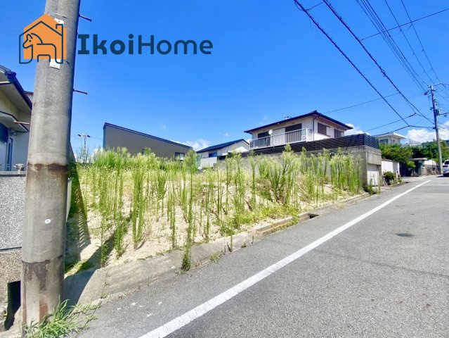 明石市松が丘３丁目　土地の前面道路含む現地写真|前面道路は約8ｍございますので駐車が苦手な方でも駐車しやすいです