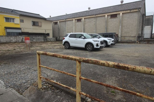 小山市松沼の外観|東側公道から