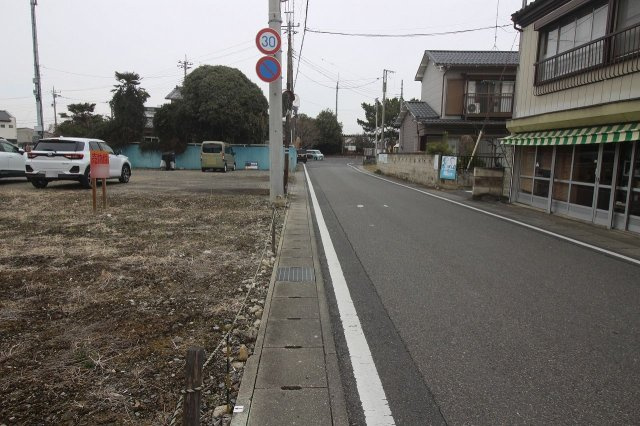 小山市松沼の前面道路含む現地写真|東側公道を南から