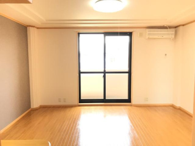 【内装】 | スプリングス | 洋室（北側から）