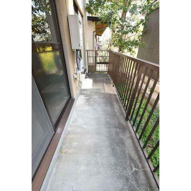 メゾンハピネスのバルコニー|暖かな日差しのふりそそぐバルコニー