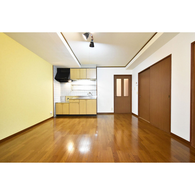 メゾンハピネスの居間・リビング|ゆったりとしたリビングです