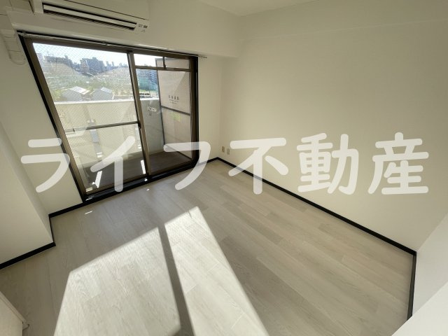 パークモダン高井田の洋室|個人の部屋や寝室として使える洋室です