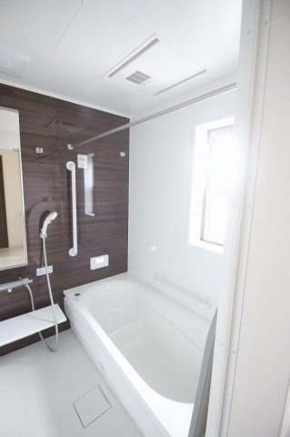 小山市粟宮1丁目の浴室|明るく広々とした浴室です