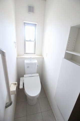 小山市粟宮1丁目のトイレ|2階トイレです