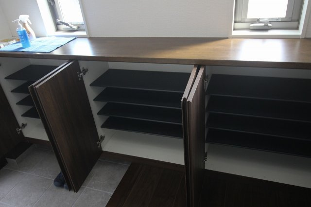 小山市粟宮1丁目の玄関|玄関は収納たっぷり！いつでも綺麗でいられますよ