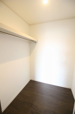 小山市粟宮1丁目の収納|広いウォークインクローゼットあります