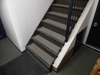 【その他共用部分】 | 淡路メゾンフラワー | 共用階段です