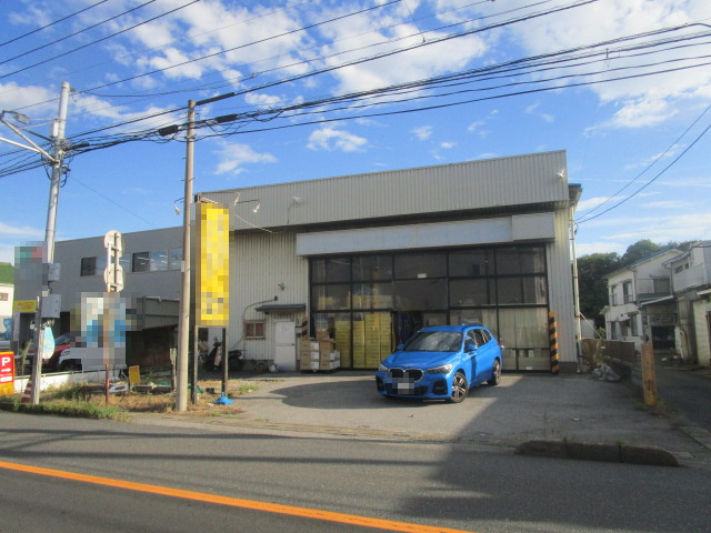 八潮市大字西袋の倉庫の外観