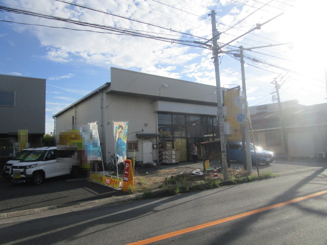 八潮市大字西袋の倉庫の外観