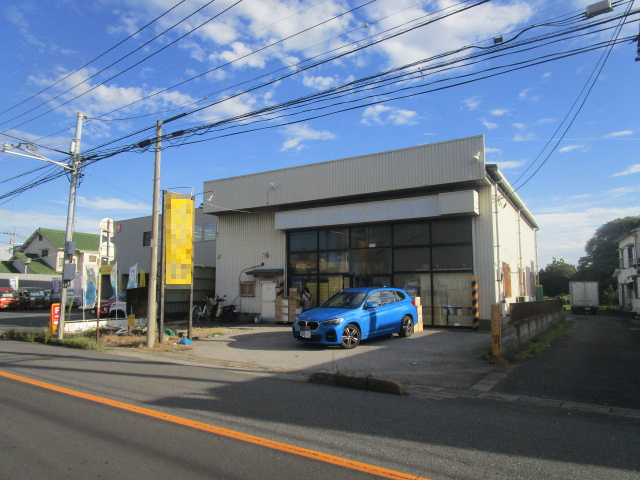 八潮市大字西袋の倉庫の外観