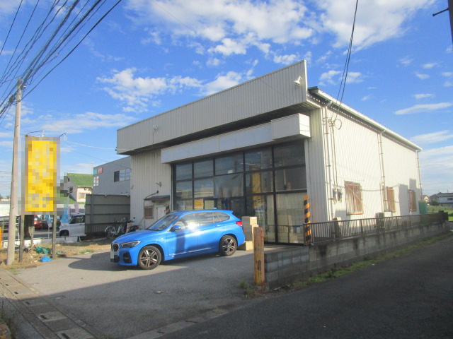 八潮市大字西袋の倉庫の外観