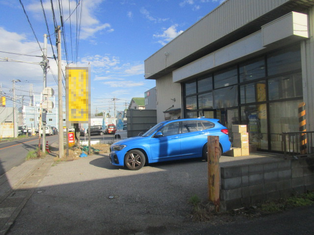 八潮市大字西袋の倉庫の外観