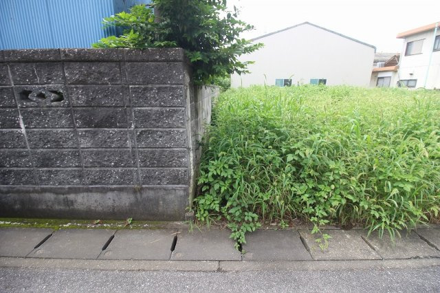 小山市犬塚3丁目の外観|南東側との境界部分（2024年7月撮影）