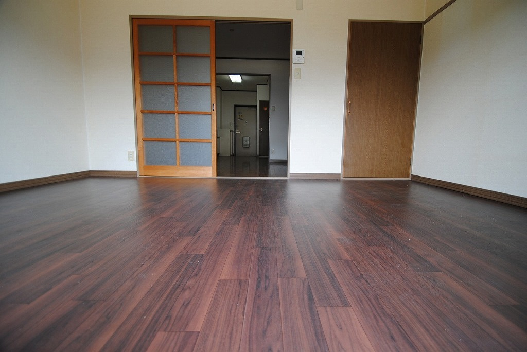 アドバンス弐番館の居間・リビング