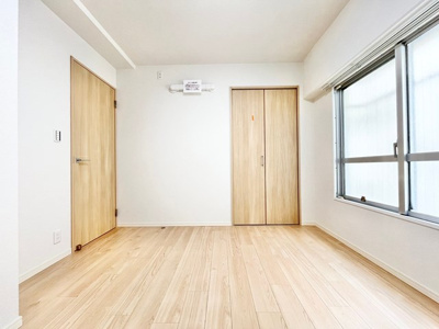 【寝室】 | 日商岩井第５緑地公園マンション | 現在ご返済中のカーローン・カードローン・教育ローンなどを住宅ローンに一本化したり、家具家電購入費用・引越し費用を住宅ローンと組み合わせるなど、お客さまにメリットの多い住宅ローンのご提案が可能です。
