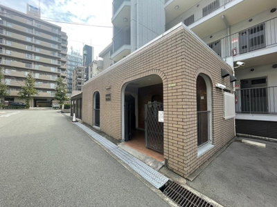【エントランス】 | 日商岩井第５緑地公園マンション | サイトに掲載されていない箇所の写真、撮影してお届けさせて頂きます！気になる物件で、見たい部分の画像が無い場合は、弊社スタッフまでご連絡下さいませ。お客様の気になる箇所を、カメラにて撮影して参ります！
