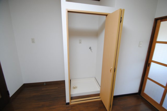 サンフィールドのその他|洗濯機置場