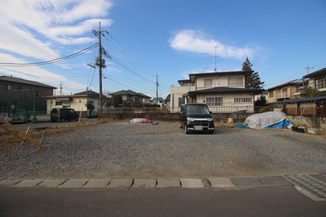 小山市犬塚５丁目の外観|2020年12月撮影　東側道路から敷地を西方向へ