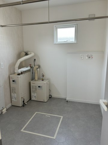 【発電・温水設備】 | 北見市中央三輪３丁目５４８番地２７　平屋建中古売家