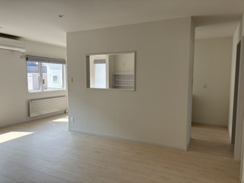 【居間・リビング】 | 北見市中央三輪３丁目５４８番地２７　平屋建中古売家