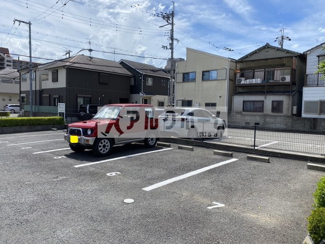 ラークコートの駐車場|ラークコート（JR八尾駅　2LDK）