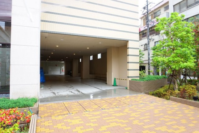 アデニウムタワー梅田イーストスクエアのエントランス
