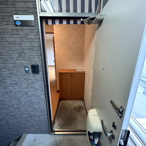 グランドハイム　ぽちたま２１の玄関