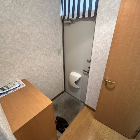 グランドハイム　ぽちたま２１の玄関