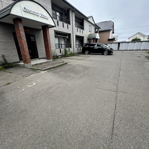 グランドハイム　ぽちたま２１の駐車場