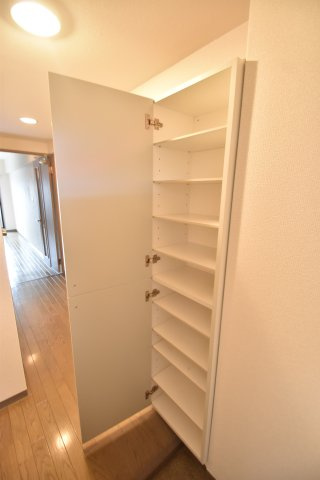 大阪市都島区都島本通５丁目の賃貸マンションの玄関