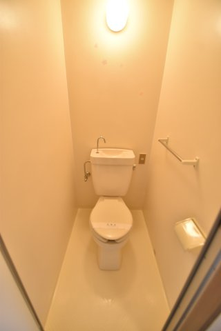 大阪市都島区都島本通５丁目の賃貸マンションのトイレ