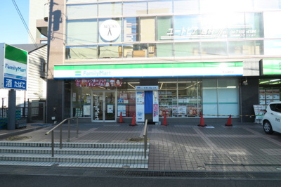 ファミリーマート 南流山駅前店まで140ｍ