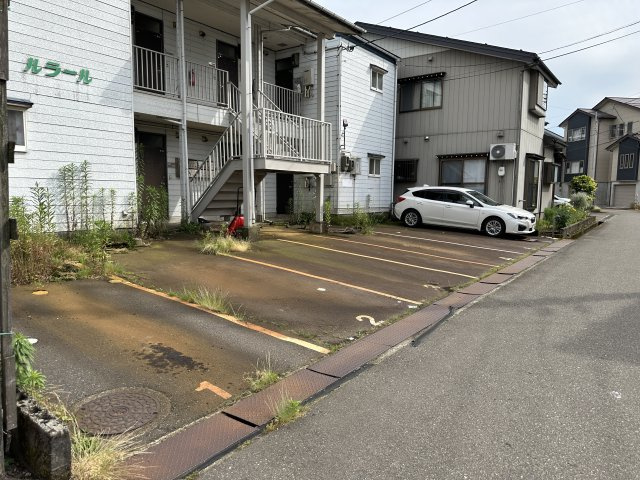 ルラールの駐車場
