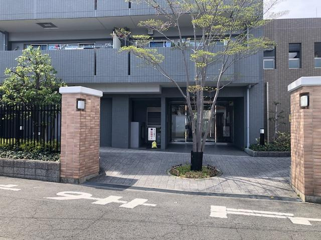 パークホームズ枚方のエントランス|エントランス
■物件内覧・資金計画相談・住宅ローン相談、リフォーム相談、お問合せ受付中■
※当日・翌日のご内覧、ご相談はお電話でのお問合せがスムーズです！