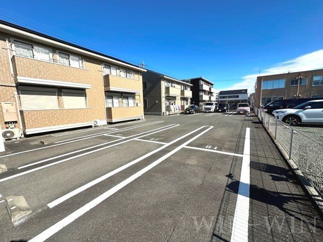 ソシエ A棟の駐車場