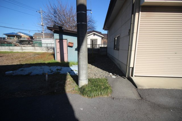 小山市小山の外観|東側との境界部分（2023年1月撮影）