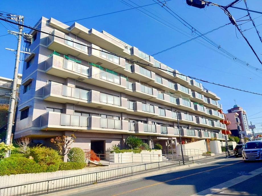 サンマンションアトレ枚方の外観|新しい生活にいかがでしょうか？外観はお住まいの顔になります。こだわりたいポイントですね。水回りリフォームやリノベーションも承ってます。
■現地見学・資金計画相談・住宅ローン相談もお問合せ受付中■