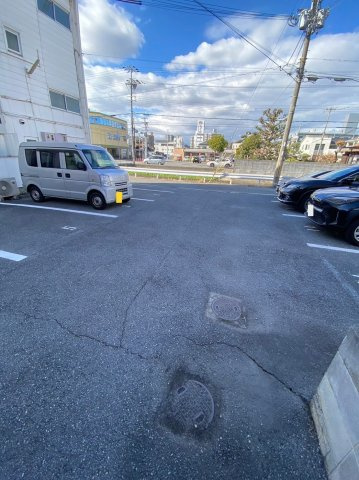 サニーニシウラの駐車場