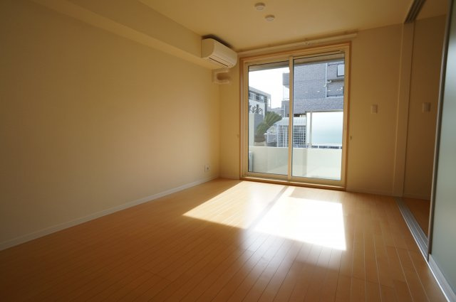 ShaMaison Maki（シャーメゾンマキ）の居間・リビング|エアコン1基付きのリビングです