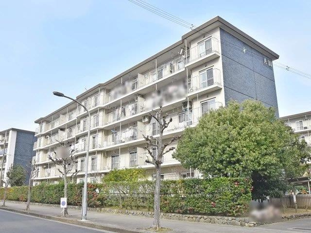 藤阪ハイツA10号棟の外観|新しい生活にいかがでしょうか？外観はお住まいの顔になります。こだわりたいポイントですね。水回りリフォームやリノベーションも承ってます。
■現地見学・資金計画相談・住宅ローン相談もお問合せ受付中■