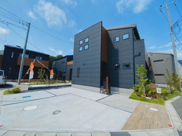 寺台　新築戸建て　ナリタリンクスプレイス　３４号棟の前面道路含む現地写真