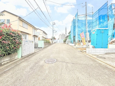 【前面道路含む現地写真】 | ◆横浜市戸塚区原宿新築住宅◆ | ◆前面道路も幅員があり車の運転も安心！前面道路は閑静な住宅地。車通りの少ない道路です。お子様にも安心です。