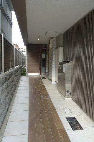 エメラルドオーシャン西宮のエントランス