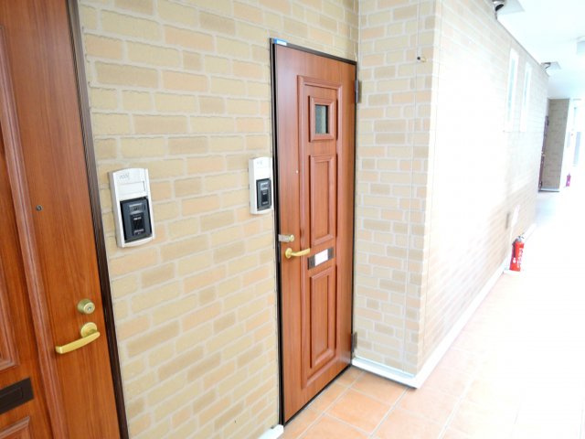 エアリーレジデンス・芝生の玄関